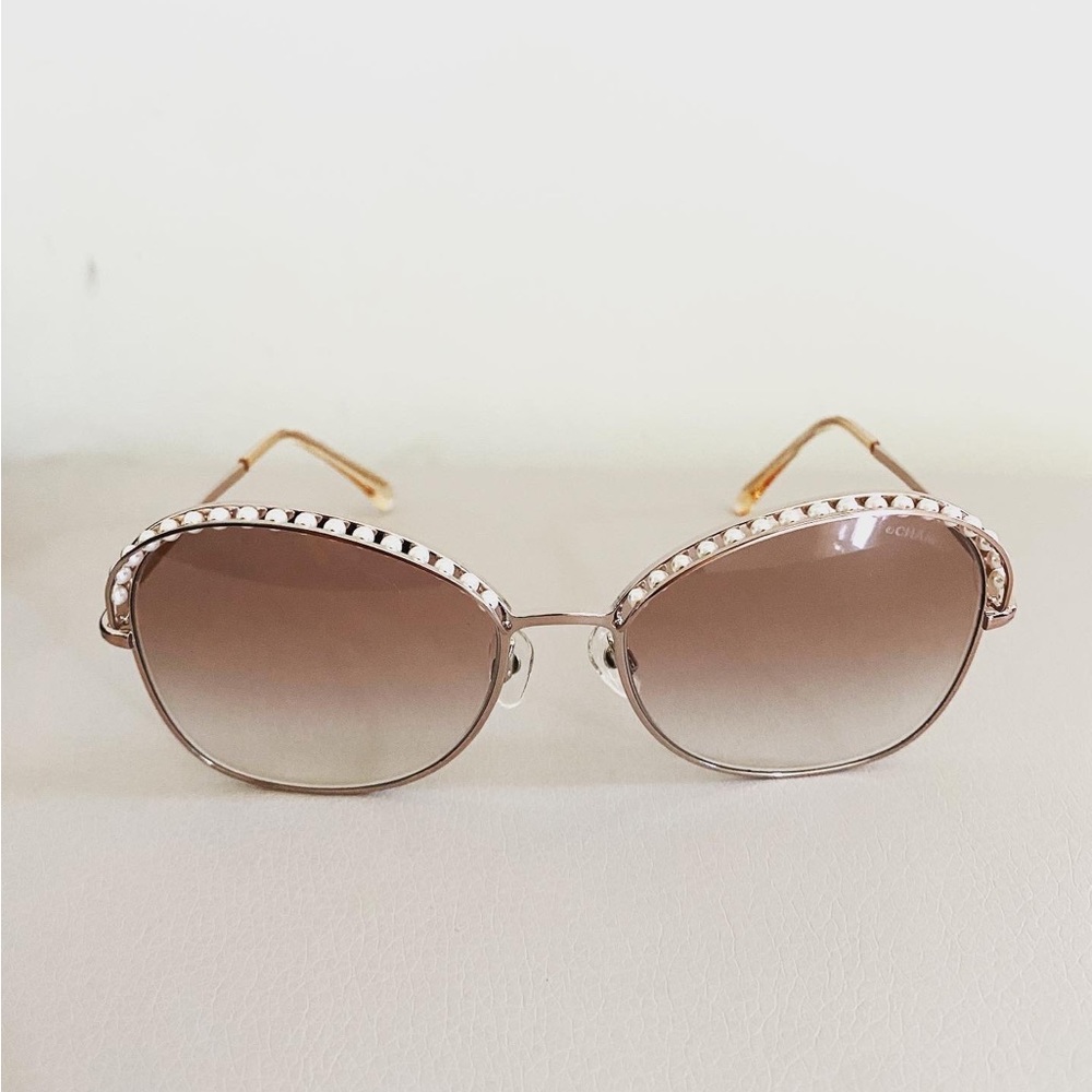 Authentic Chanel sunglasses with pearls, limited. - Picture 2 of 11